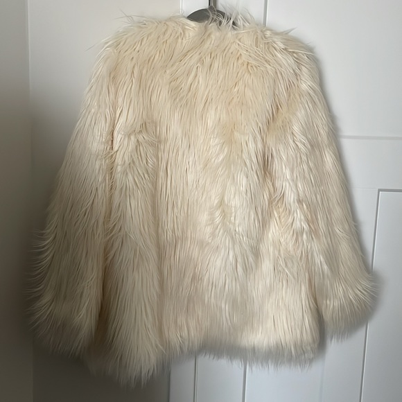 Prettylittlething Shaggy Faux Fur Jacket - Picture 10 of 11